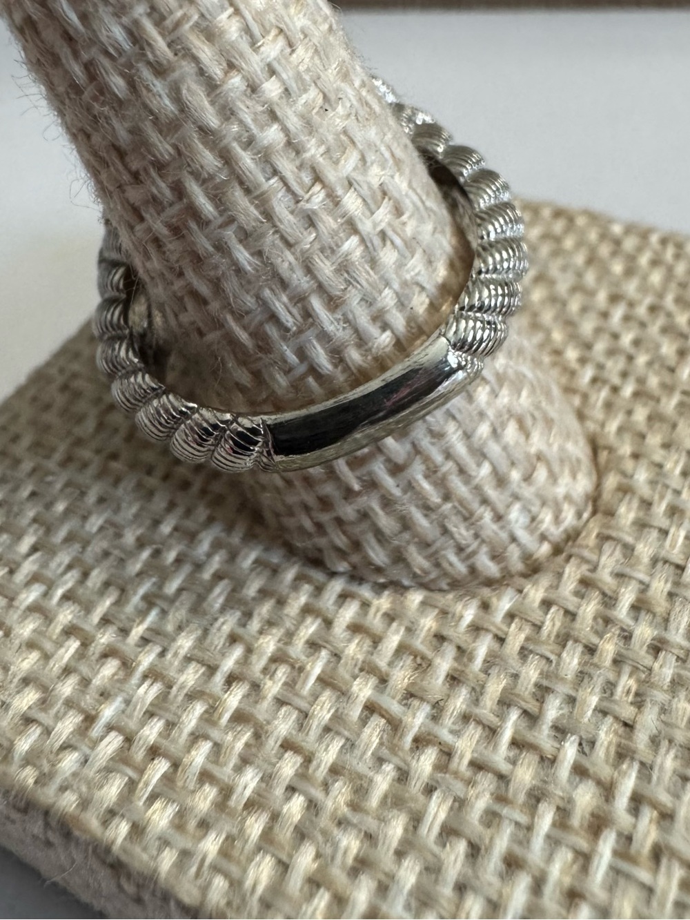 Judith Ripka 925 Sterling Silver Ring w/Faceted Oval Amethyst Gemstone.
Size 8 - Picture 8 of 10